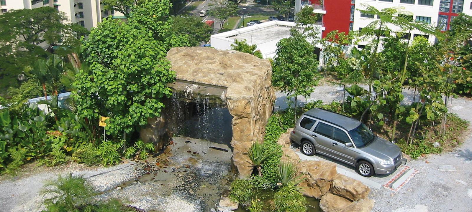 Multi-terrain test track and tropical vegetation on a roof